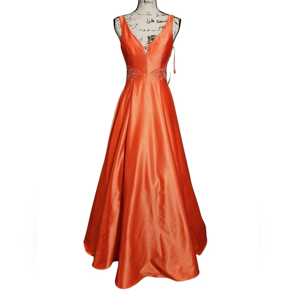 City Vibe Crochet Side Inset Satin Ball Gown - Picture 3 of 16